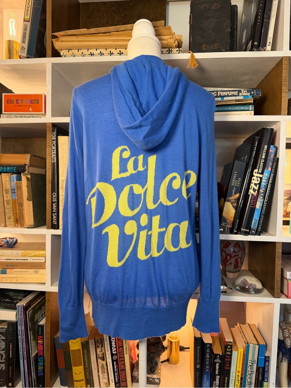 Unbranded Men’s Royal Blue Hooded Sweater with "La Dolce Vita" Script